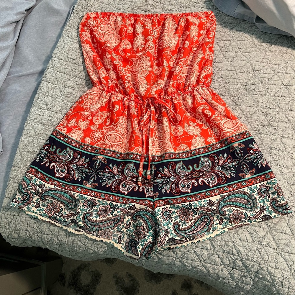 Elastic strapless romper